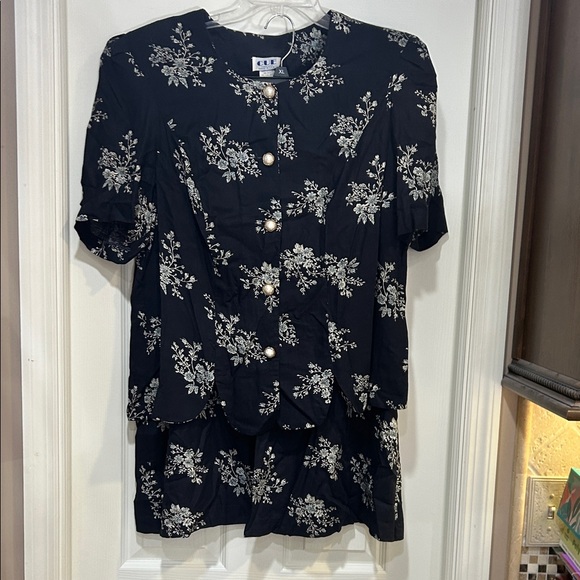 Vintage Cue Fashions Black and White Floral 2 piece Dress Set - Picture 2 of 11